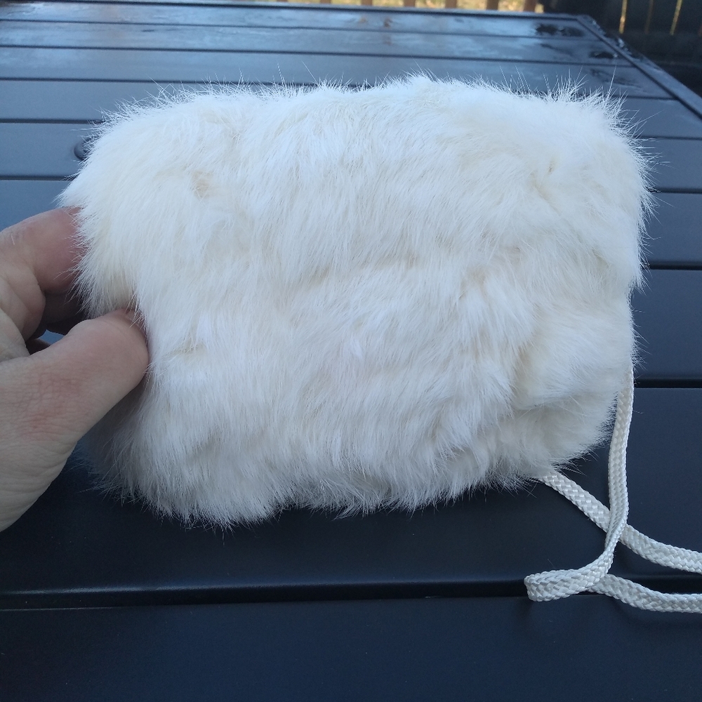 * HOST PICK * Vintage Child's White Faux Fur Muff, Red Flower Accents, H… - Picture 3 of 10
